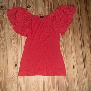 Very flowy on the arms. Cotten.